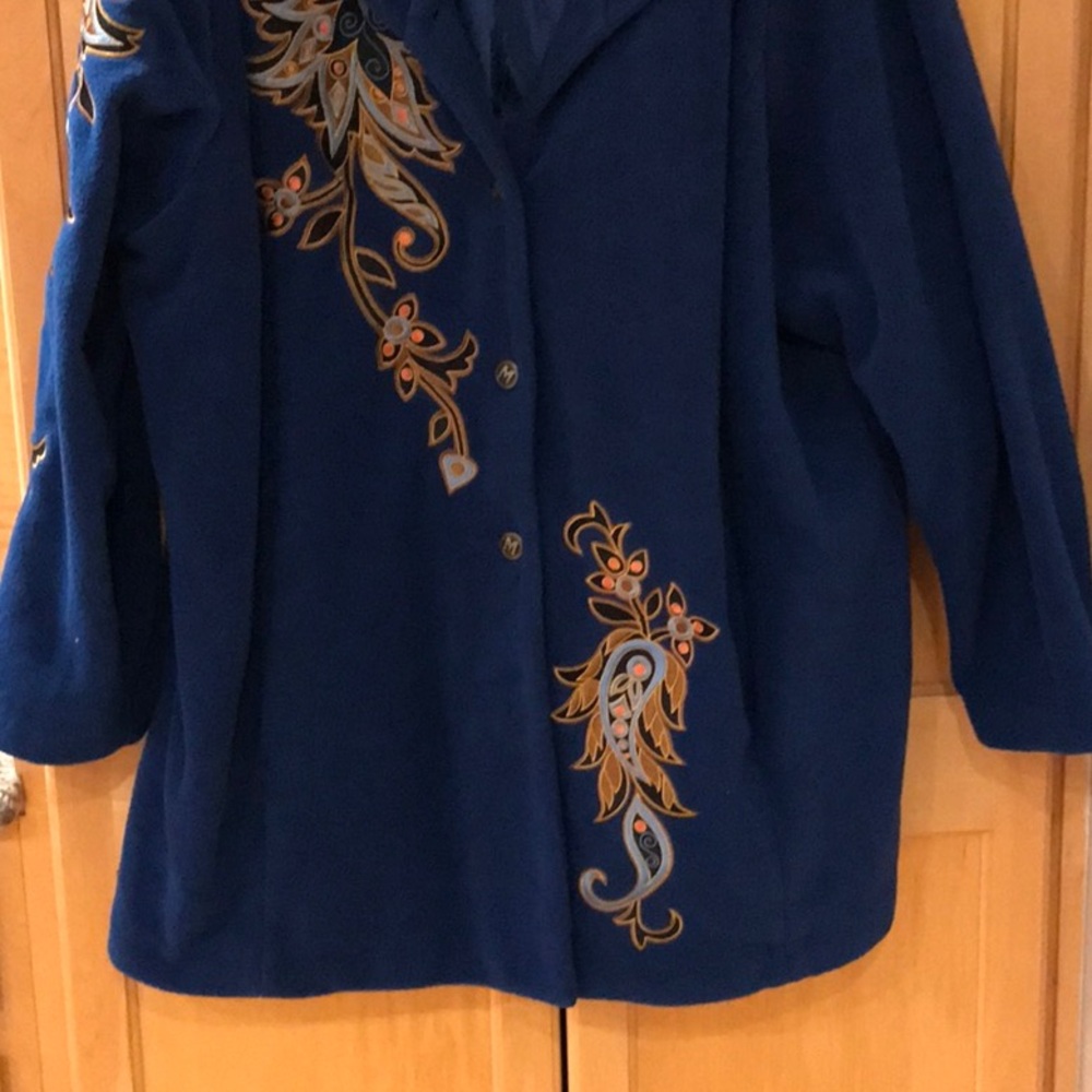 Preowned Women’s Bob Macke Wearable Art fleece coat w embroidery - blue - 2X - Picture 3 of 11